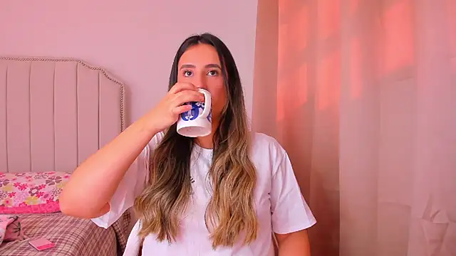 Snapshot of Hanna86 chatting on 11-30-25, 01:59 Hanna86 online show from 11-30-25, 01:59