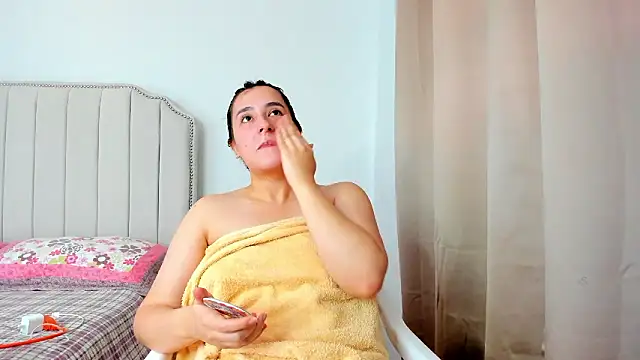 Snapshot of Hanna86 chatting on 01-07-26, 03:47 Hanna86 online show from 01-07-26, 03:47