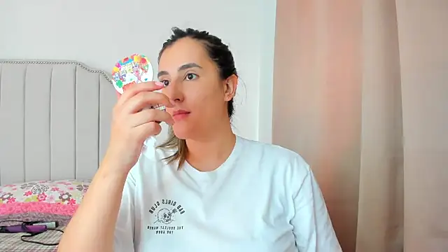 Snapshot of Hanna86 chatting on 01-19-26, 04:22 Hanna86 online show from 01-19-26, 04:22