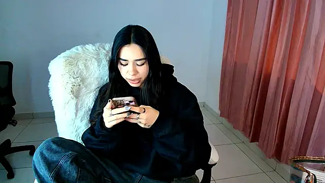 Snapshot of AmyOlimpo chatting on 01-13-26, 06:40 AmyOlimpo online show from 01-13-26, 06:40