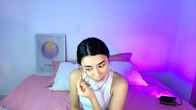 Snapshot of AmyOlimpo chatting on 04-17-26, 12:02 AmyOlimpo online show from 04-17-26, 12:02
