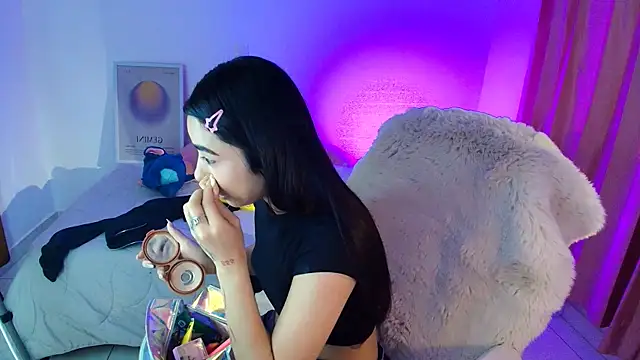 Snapshot of AmyOlimpo chatting on 05-19-26, 01:56 AmyOlimpo online show from 05-19-26, 01:56