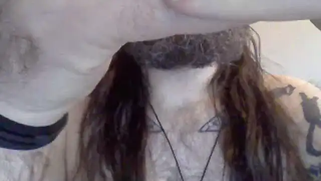 Snapshot of Thrillhouse chatting on 01-17-25, 10:44 Thrillhouse online show from 01-17-25, 10:44