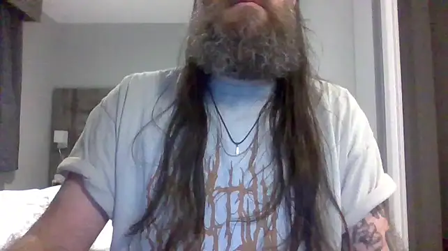 Snapshot of Thrillhouse chatting on 02-04-25, 12:29 Thrillhouse online show from 02-04-25, 12:29