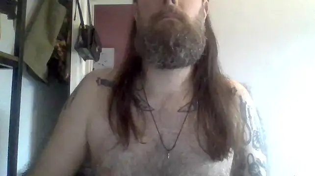 Snapshot of Thrillhouse chatting on 10-12-25, 11:20 Thrillhouse online show from 10-12-25, 11:20