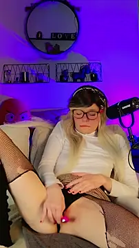 Kittychatte online show from 03-25-26, 06:52