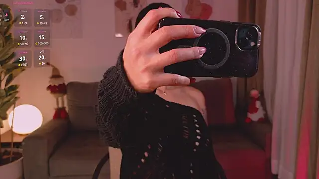 Snapshot of carolinerousev chatting on 12-15-25, 08:35 carolinerousev online show from 12-15-25, 08:35