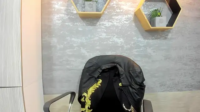 Mhelanny2 online show from 04-26-26, 05:05