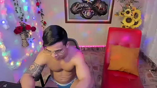 Snapshot of TheMuscularVenezuelanMan chatting on 03-04-25, 08:27 TheMuscularVenezuelanMan online show from 03-04-25, 08:27