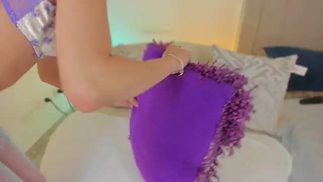 luisah  online show from 04-25-26, 09:01