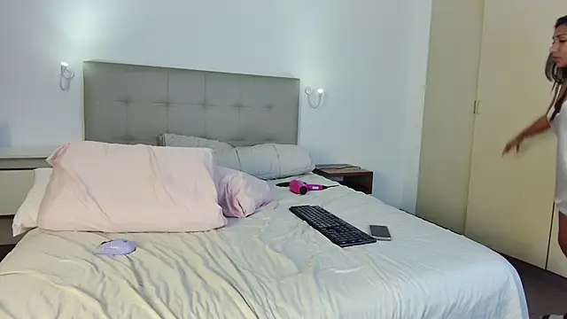 Snapshot of bl4ckdoll_ chatting on 10-29-25, 01:41 bl4ckdoll online show from 10-29-25, 01:41