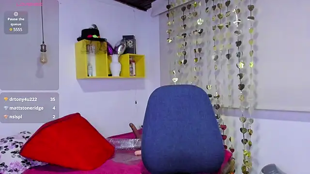 Snapshot of yasmin_goldenst chatting on 01-03-25, 10:40 yasmin goldenst online show from 01-03-25, 10:40