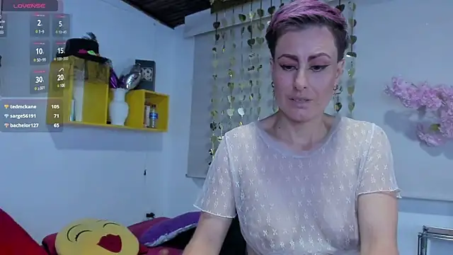 Snapshot of yasmin_goldenst chatting on 01-16-25, 01:48 yasmin goldenst online show from 01-16-25, 01:48