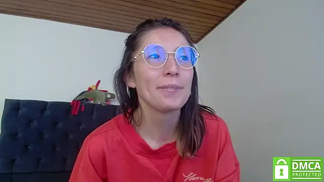 Snapshot of Sophi_Cute chatting on 12-12-24, 03:37 Sophi Cute online show from 12-12-24, 03:37