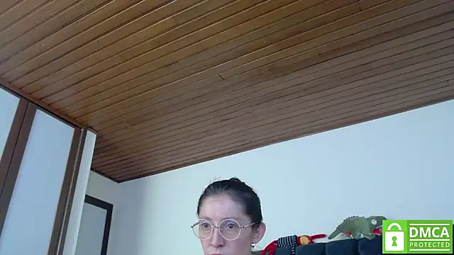 Snapshot of Sophi_Cute chatting on 12-16-24, 02:16 Sophi Cute online show from 12-16-24, 02:16
