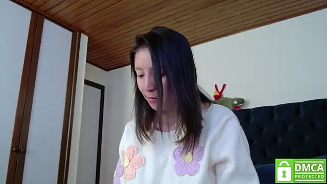 Snapshot of Sophi_Cute chatting on 12-19-24, 12:23 Sophi Cute online show from 12-19-24, 12:23