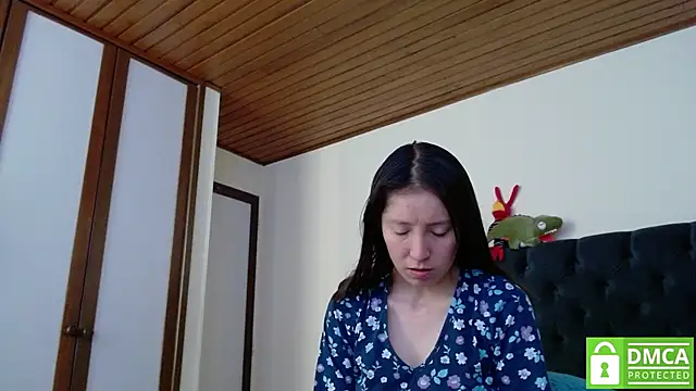 Snapshot of Sophi_Cute chatting on 12-20-24, 12:27 Sophi Cute online show from 12-20-24, 12:27