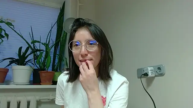 Snapshot of Sophi_Cute chatting on 02-14-25, 04:09 Sophi Cute online show from 02-14-25, 04:09