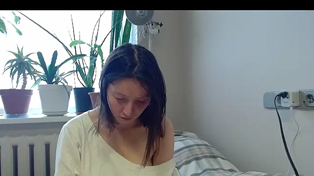 Snapshot of Sophi_Cute chatting on 02-16-25, 12:32 Sophi Cute online show from 02-16-25, 12:32