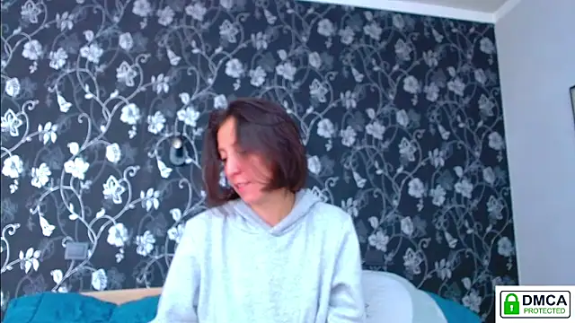 Snapshot of Sophi_Cute chatting on 05-14-26, 12:56 Sophi Cute online show from 05-14-26, 12:56