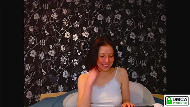 Snapshot of Sophi_Cute chatting on 05-18-26, 12:00 Sophi Cute online show from 05-18-26, 12:00