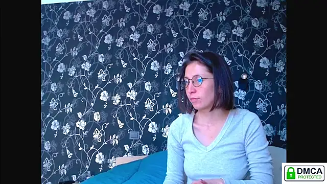 Snapshot of Sophi_Cute chatting on 05-23-26, 02:43 Sophi Cute online show from 05-23-26, 02:43