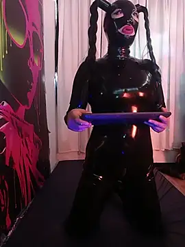 Snapshot of LatexDevil_Blondie chatting on 06-23-26, 05:00 LatexDevil Blondie online show from 06-23-26, 05:00