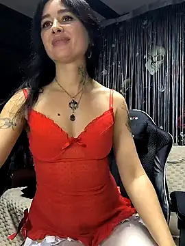 Snapshot of KikiXRed chatting on 12-10-24, 01:11 KikiXRed online show from 12-10-24, 01:11