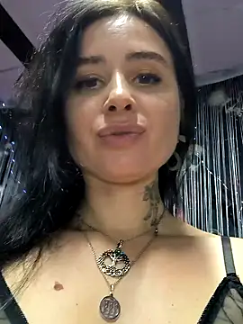 Snapshot of KikiXRed chatting on 01-17-25, 06:54 KikiXRed online show from 01-17-25, 06:54