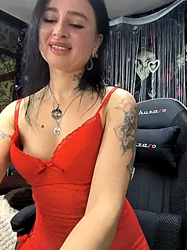 Snapshot of KikiXRed chatting on 02-06-25, 10:15 KikiXRed online show from 02-06-25, 10:15