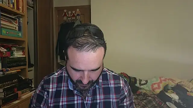 Snapshot of curiosillo83 chatting on 11-12-25, 03:34 curiosillo83 online show from 11-12-25, 03:34