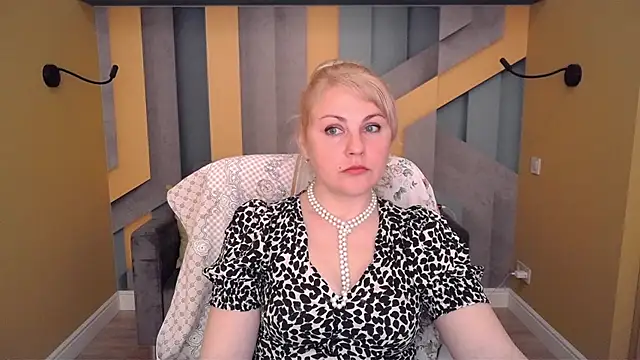 Candy Long online show from 04-25-26, 05:43