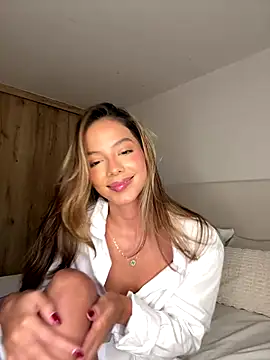 Bella cutte  online show from 10-25-25, 12:40