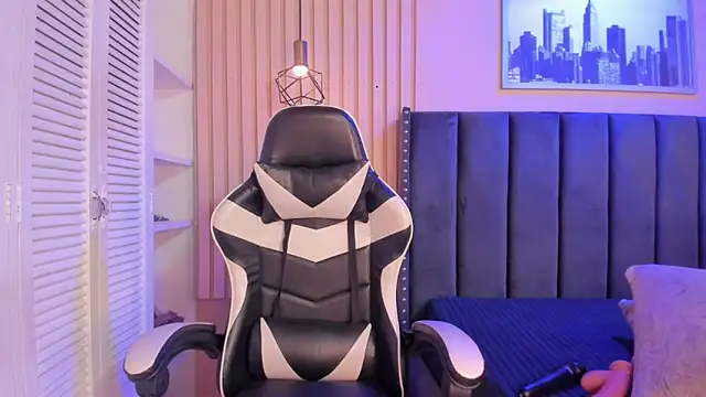 ashlye miller  online show from 04-25-26, 04:59