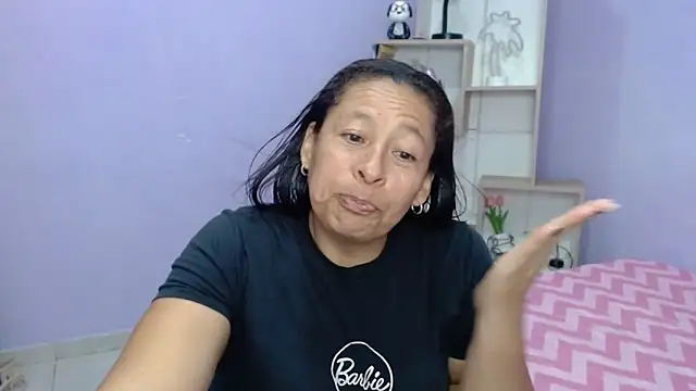 Snapshot of mature_martina chatting on 10-24-25, 11:34 mature martina online show from 10-24-25, 11:34