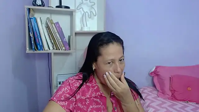 Snapshot of mature_martina chatting on 10-27-25, 10:14 mature martina online show from 10-27-25, 10:14