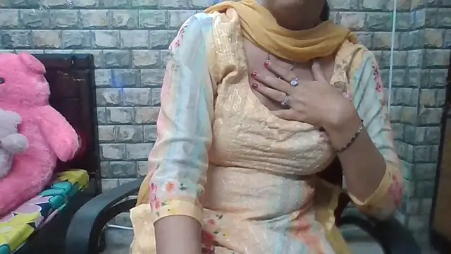 Snapshot of Sexy_iknoor chatting on 11-04-25, 04:33 Sexy iknoor online show from 11-04-25, 04:33