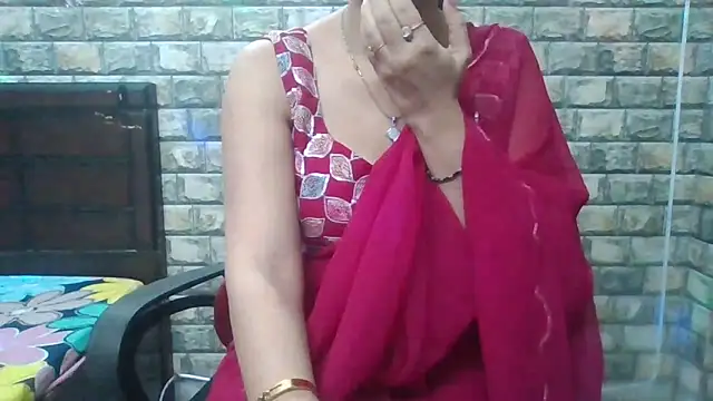 Snapshot of Sexy_iknoor chatting on 11-10-25, 04:44 Sexy iknoor online show from 11-10-25, 04:44