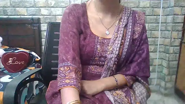 Snapshot of Sexy_iknoor chatting on 11-13-25, 04:33 Sexy iknoor online show from 11-13-25, 04:33