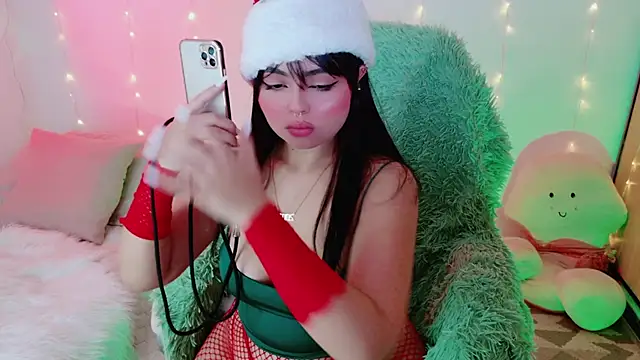 Snapshot of damn_that_booty chatting on 12-13-24, 06:05 damn that booty online show from 12-13-24, 06:05