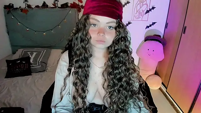 Snapshot of damn_that_booty chatting on 10-28-25, 10:30 damn that booty online show from 10-28-25, 10:30