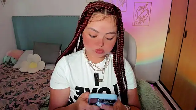 Snapshot of damn_that_booty chatting on 12-05-25, 11:30 damn that booty online show from 12-05-25, 11:30