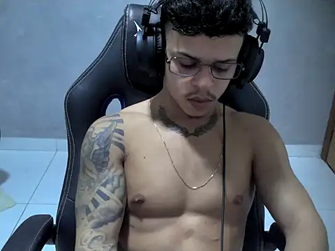 Gust027 online show from 04-15-26, 03:46