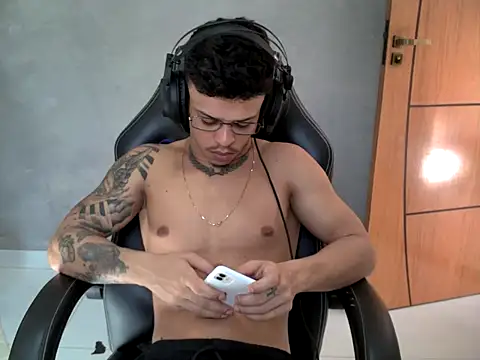 Gust027 online show from 04-15-26, 04:36