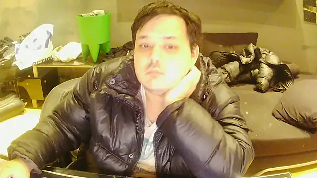 Snapshot of Bebemickey75 chatting on 11-16-25, 08:47 Bebemickey75 online show from 11-16-25, 08:47