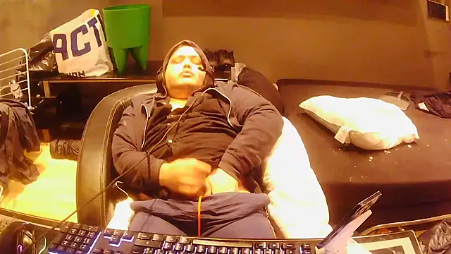 Snapshot of Bebemickey75 chatting on 11-23-25, 04:40 Bebemickey75 online show from 11-23-25, 04:40