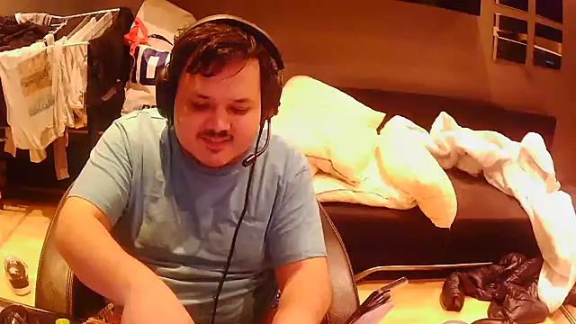 Snapshot of Bebemickey75 chatting on 11-30-25, 12:25 Bebemickey75 online show from 11-30-25, 12:25