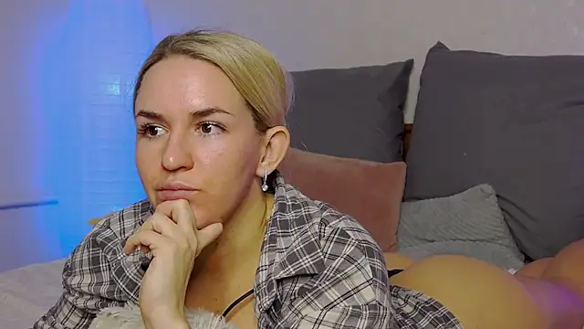 SofiJames online show from 12-29-24, 08:55