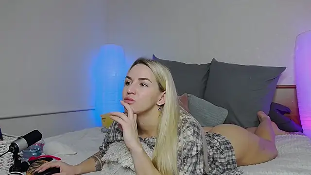 SofiJames online show from 02-01-25, 06:32