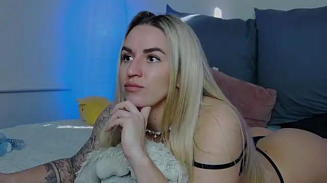 SofiJames online show from 02-08-25, 06:22